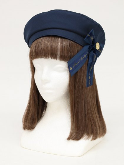 Beret with logo ribbon brooch Beret with logo ribbon brooch