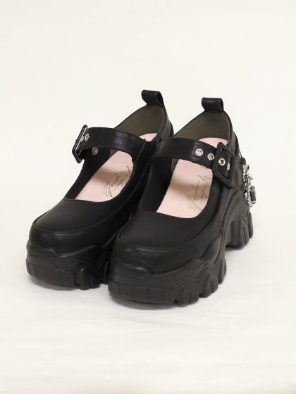 sneaker pumps