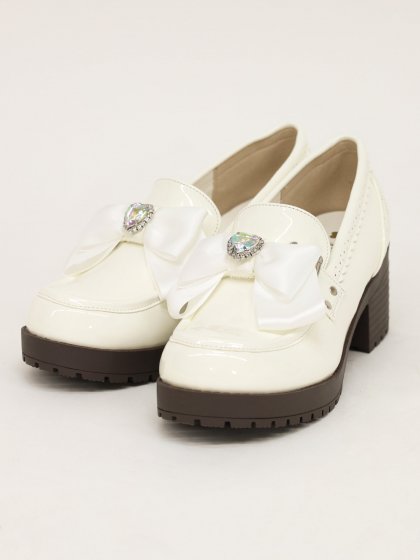 Loafer pumps with heart jewels